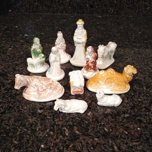 Vintage chalkware 11pc mini nativity figurines
